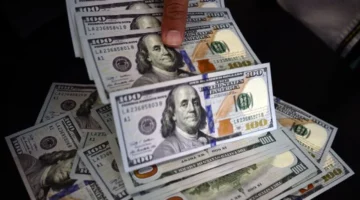 تراجع جديد.. رصد أسعار الدولار مقابل الجنيه في 3 بنوك مصرية بنهاية التعاملات